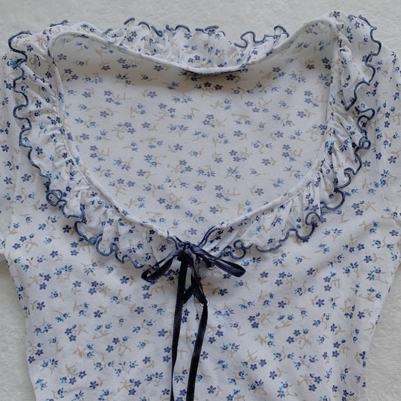 blue mesh floral top🤍 - Picture 2 of 2